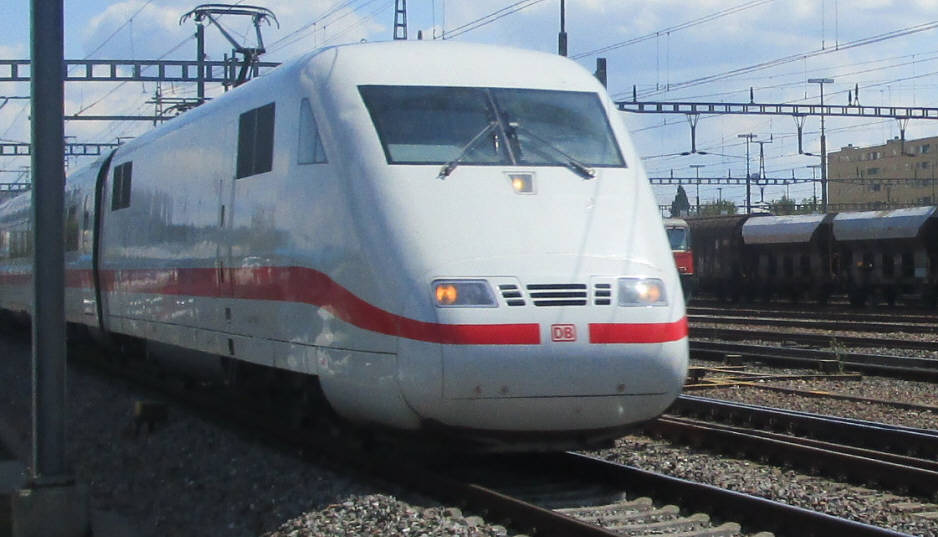 ICE Zug in Zürich-Altstetten