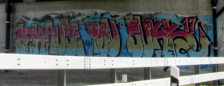 BEAM BEKAUSE YOU SUCK graffiti zürich