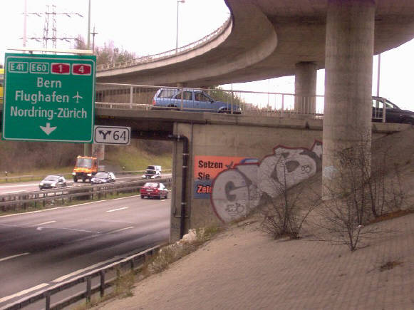 GXB graffiti wallisellen zürich Autobahn A1 bei Glattzentrum. Einkaufszentrum Glatt Schweiz