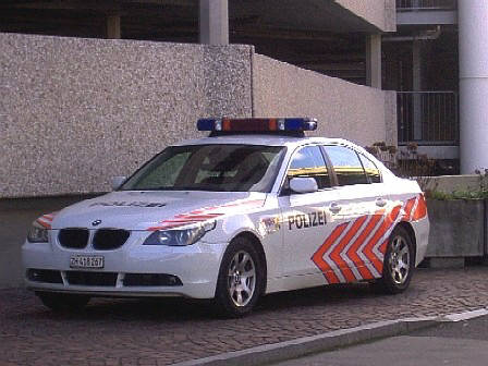 Polizeiauto Streifenwagen Wallisellen Einkaufszentrum Glatt