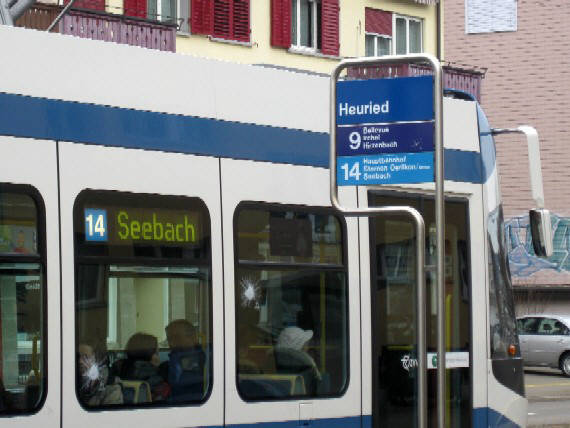 14er Cobra Tram an der VBZ Tramhaltestelle Heuried Zrich Wiedikon 