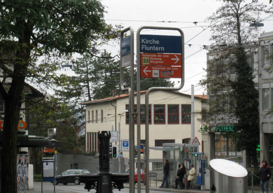 KIRCHE FLUNTERN ZÜRICH. Tram- und Bushaltestelle Kirche Fluntern Zürich. Hier hält der VBZ Bus Nr. 33 und 751 sowie die Tramlinien 5 und 6