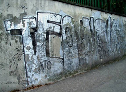 TEO NOIR AUTO graffit zürich bergstrasse bei kirche fluntern fuck the copz